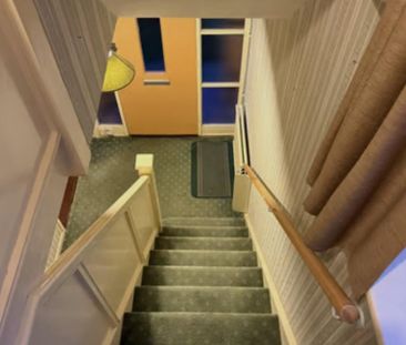 4 bedroom semi-detached house to rent - Photo 5