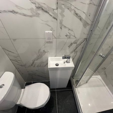 Horley 1 bedroom house share to rent - Photo 1