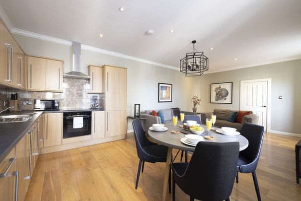 High Street - Photo 1