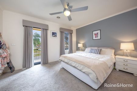 charming 3 bedroom townhouse - Photo 3