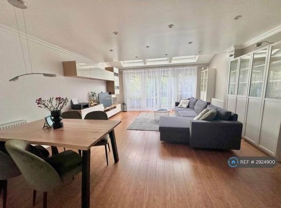 3 bedroom semi-detached house to rent - Photo 1