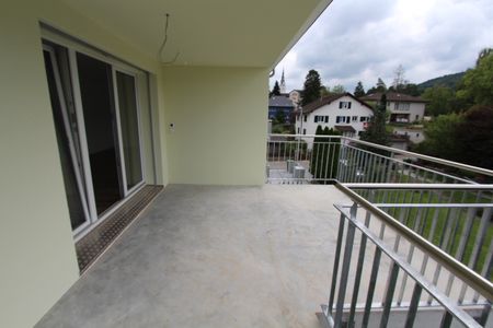 Moderne und helle 4,5-Zimmerwohnung mit eigenem Waschturm, Waschraum und Balkon in Reinach - Photo 5