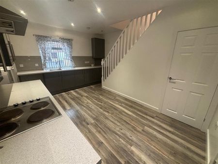 3 bedroom terraced house to rent - Photo 4