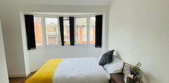 1 bedroom in a house share to rent - Photo 2