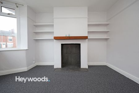 3 bed terraced house to rent in Water Street, Stoke-on-Trent, Staffordshire - Photo 2