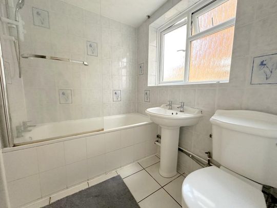 Semi Detached House - Photo 1