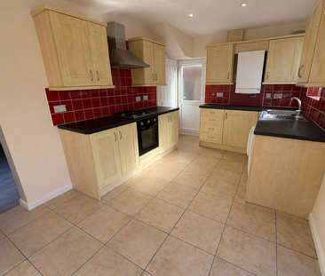 2 bedroom semi-detached house to rent - Photo 6