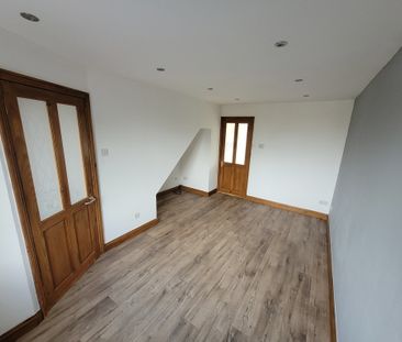 2 bedroom mid terrace to let - Photo 1