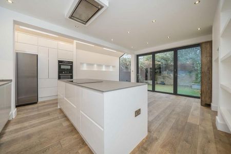6 bedroom semi-detached house to rent - Photo 4
