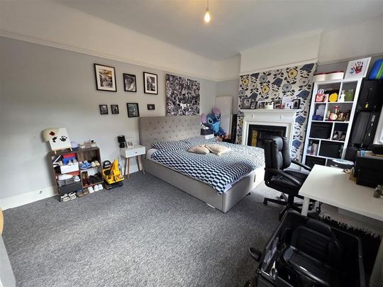 3 bedroom flat to rent - Photo 1