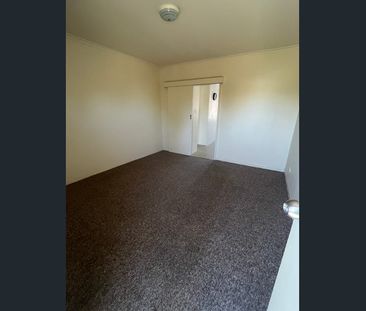 Convenient Airport Living – Spacious 2-Bedroom Upstairs Unit - Photo 1