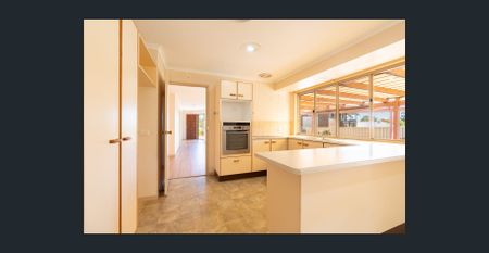 Updated Family home in the heart of Keperra - Photo 5