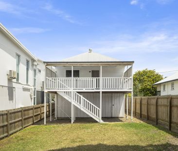 Charming Renovated Cottage in the Heart of Windsor! - Photo 4