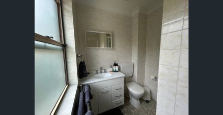 Fantastic apartment in waterfront boutique complex available for lease 6TH MAY ONWARDS - Photo 2