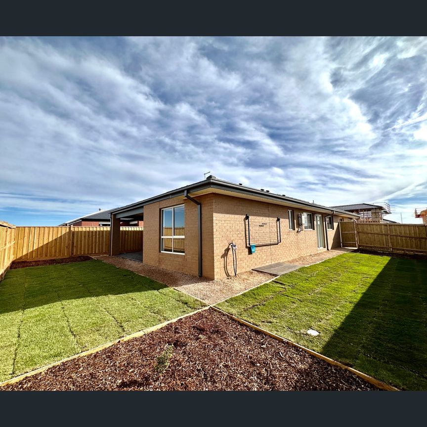8 Sustain Street, Mambourin, Vic 3024 - Photo 1