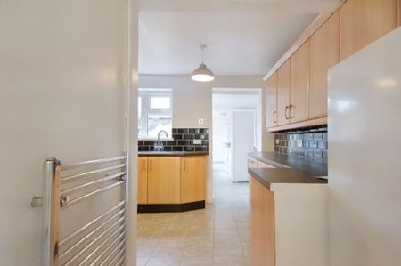 3 bedroom semi-detached house to rent - Photo 2