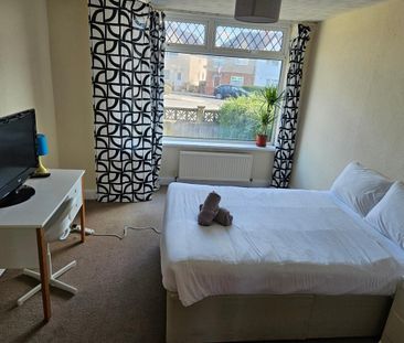 5 bedroom house to rent - Photo 1