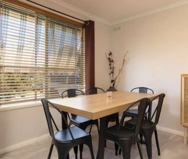 Stylish, Updated Living in a Quiet Court - Photo 4