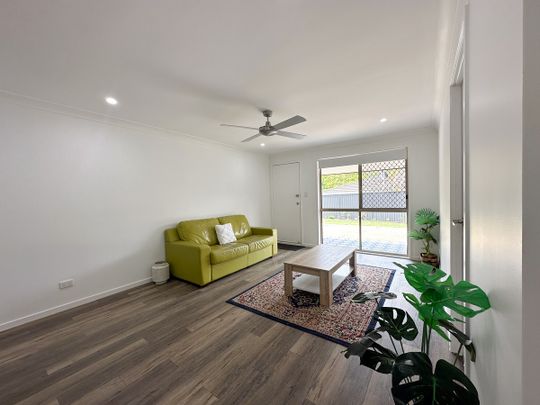 2/11 Napper Road, Parkwood - Photo 1