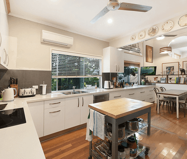 Lovely home, space for a caravan & walk to the beach - Photo 6