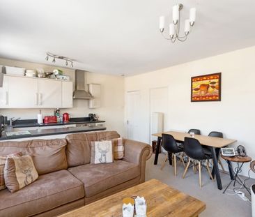 2 bedroom flat to rent - Photo 2