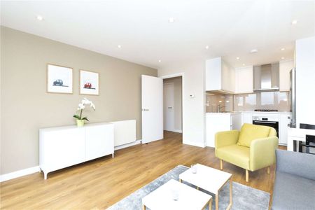 Completely refurbished one bedroom apartment with a private balcony offering excellent views of Canary Wharf and The City. - Photo 4