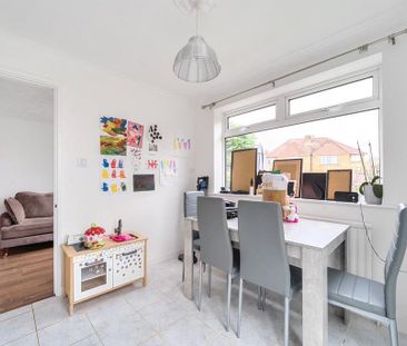 3 bedroom semi-detached house to rent - Photo 3