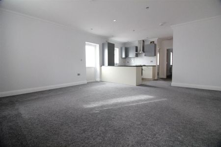 2 bedroom flat to rent - Photo 2