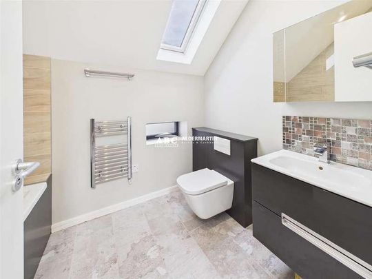 Albert Road, London, NW7 - Photo 1