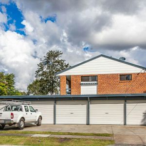 Neat & Tidy Townhouse Just for you - Photo 3