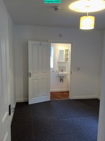2 bedroom flat to rent - Photo 4