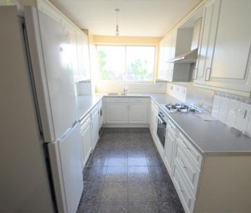 3 bedroom flat to rent - Photo 6