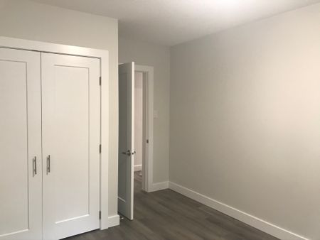 CRESTLINE APARTMENTS - Photo 3