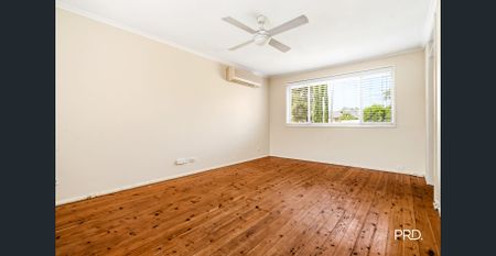 Lovely 3 bedroom home- great location! - Photo 3