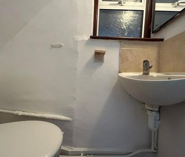 4 bedroom semi-detached house to rent - Photo 1