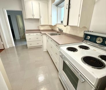 For Lease - 138 Glenwood Crescent, Toronto, Ontario - Photo 3