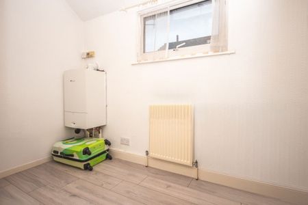 3 bedroom terraced house - Photo 2