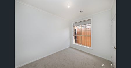 Bright, Spacious & Perfectly Positioned - Photo 3