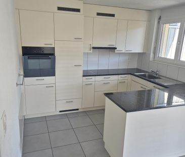 Ankommen, aufatmen, Weitblick geniessen - moderne 3.5 Zimmer Wohnung - Photo 2