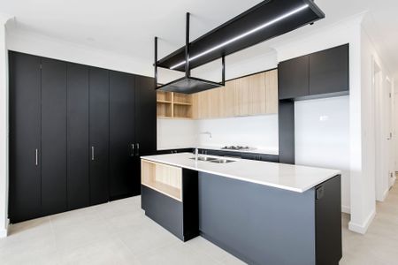 Modern townhouse in the heart of Bowden - Photo 5