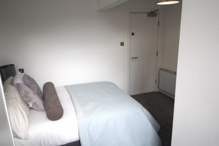 1 Bedroom Apartment - Photo 2