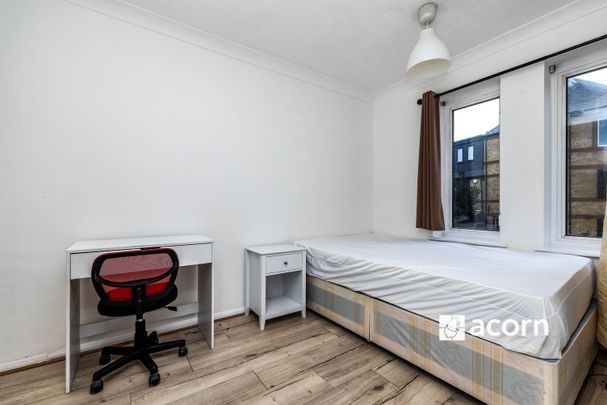 House Share to rent - Codling Close, London, E1W - Photo 1