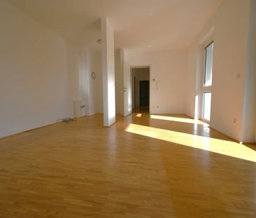 Moderne 3-Zimmer-Wohnung mit großzügiger Loggia - Blick in den begr... - Photo 4