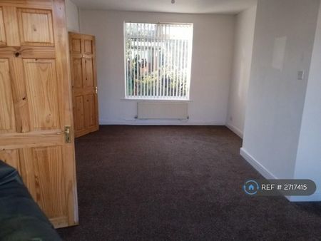 3 bedroom semi-detached house to rent - Photo 5