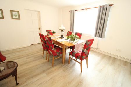 4 bedroom detached house to rent - Photo 2