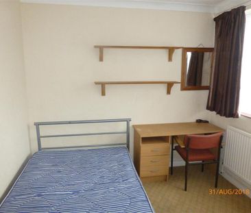 4 bedroom private hall to rent - Photo 3