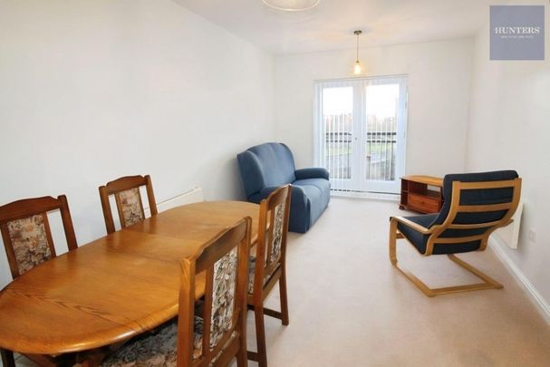 2 bedroom Flat To Let - Photo 1