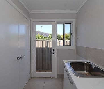 MODERN AND COMFORTABLE LIVING - Photo 4