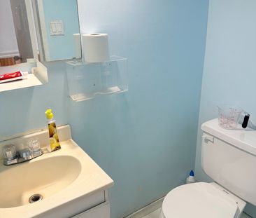 For Lease - 258 Sprucewood Court, Toronto, Ontario - Photo 2