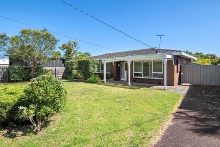 NEAT, GREAT LOCATION, POWERED GARAGE AND FULLY FENCED! - Photo 4